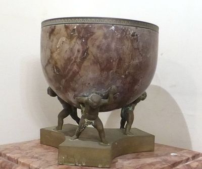 כלי ברונזה, שלוש פיגורות. אטלס, נושאים קערת שיש, קוטר 21.5, גובה 23 ס"מ