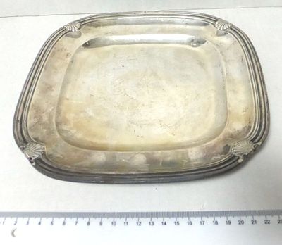 צלחת כסף מרובעת, צרפת. רגליות עקומות, 585 גרם