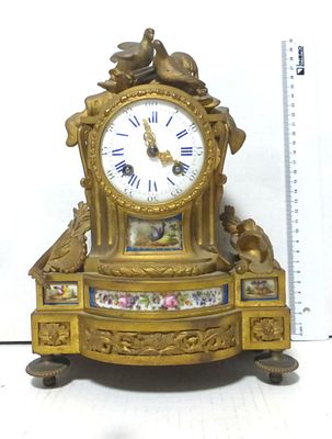 שעון מדף, מנגנון תוצ Grisson, Paris. עם צלצול כל שעה, טעון תיקון, קפיץ הפעלה ומטוטלת חסרים 