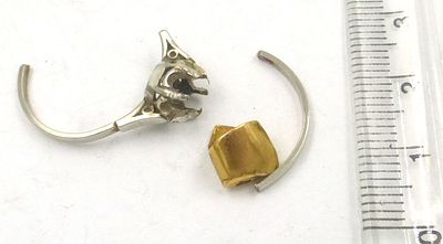 זהב שבור: שן 0.6 גרם 18K. טבעת שבורה 1.8 גרם 8K