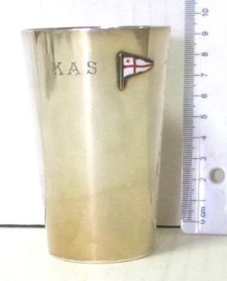 כוס כסף 830 עם כיתוב K.A.S. ודגל מועדון יאכטות, 110 גרם