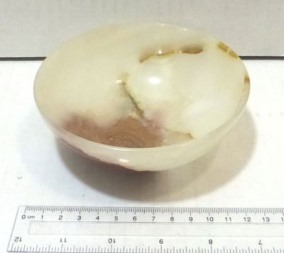 Alabaster bowl, diameter 12.5 cm. Height 4.5 cm