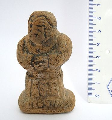 Antique Chinese terracotta miniature. height 6.6 cm