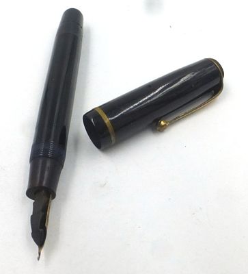 Fountain pen by Parker USA. the 1930's, pump in need of repair, faulty clip screwing