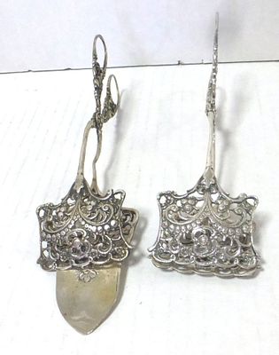 Two pairs of silver 800 tongs. a. shaped like cake spoon b. ordinary, 60+ 63 gm