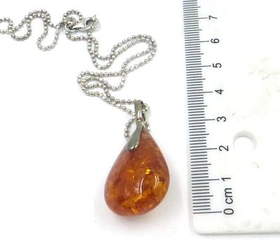 Amber pendant with silver 925 clasp and chain. total weight 7.9 gm