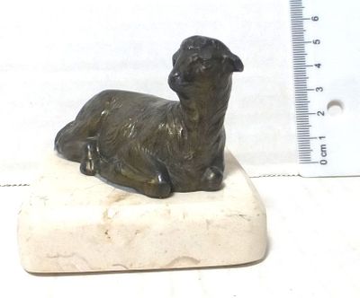 Bronze on a marble vase,. sheep, width 7 cm, height 3.5 cm