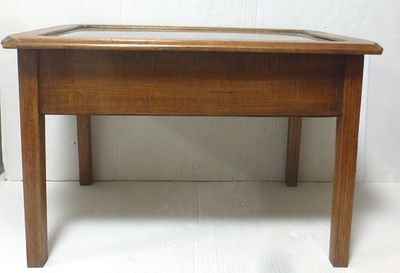 Small vitrine table. 56X38X35 cm