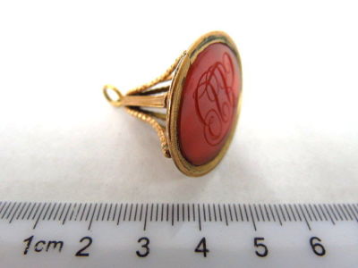 Seal with monogram carved into carnelian in 8K gold holder, England 19th c
