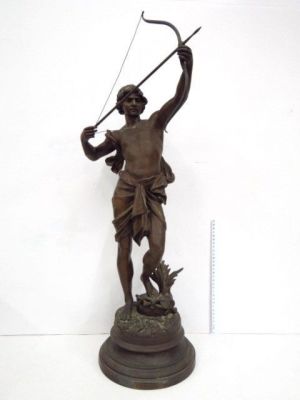 Brauchov - Spelter figurine, shooter with bow and arrow, signed (pro Paria)