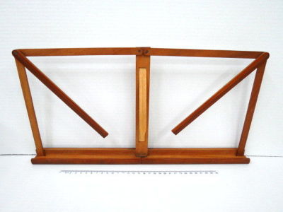 Device for holding newspaper while reading, Japan, early 20th c