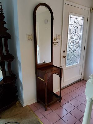 Victorian-Style Hall Tree with Mirror and Shelf. Early 20th century entrance or foyer hall tree 
