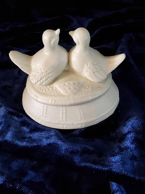 Decorative Figurine of Doves on a Nest “Love Birds. A small decorative ceramic figurine 