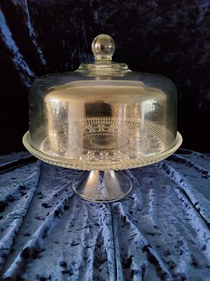 Glass Cake Stand with Dome Lid on Pedestal Base. Glass cake stand featuring a pedestal base and 