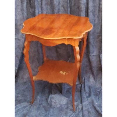 Accent Table Vintage-Style Brown Wood Scalloped Edges. A vintage-style two-tier wooden accent 