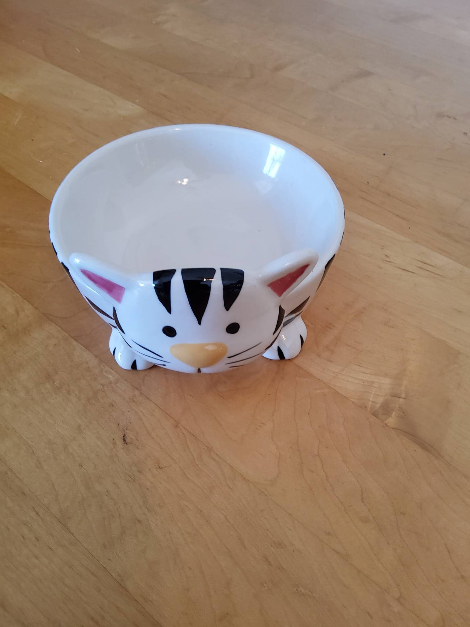 White Ceramic Cat-Shaped Bowl