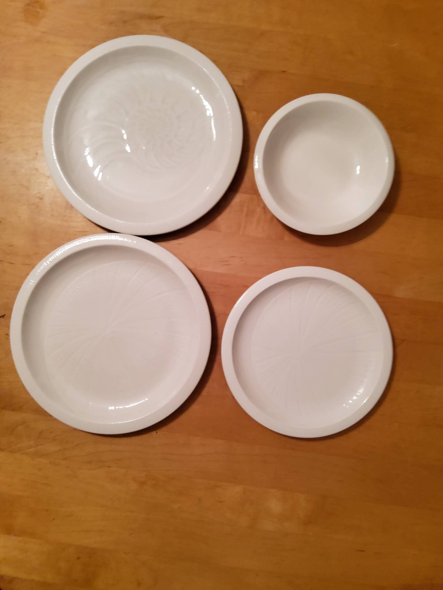 Franciscan White Sculpted Dinnerware Set