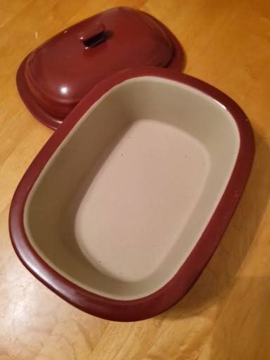 Pampered Chef Red Stoneware Baking Dish With Lid