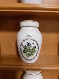 Franklin Mint Ceramic Spice Jars With Wooden Rack