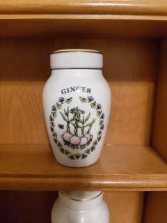 Franklin Mint Ceramic Spice Jars With Wooden Rack
