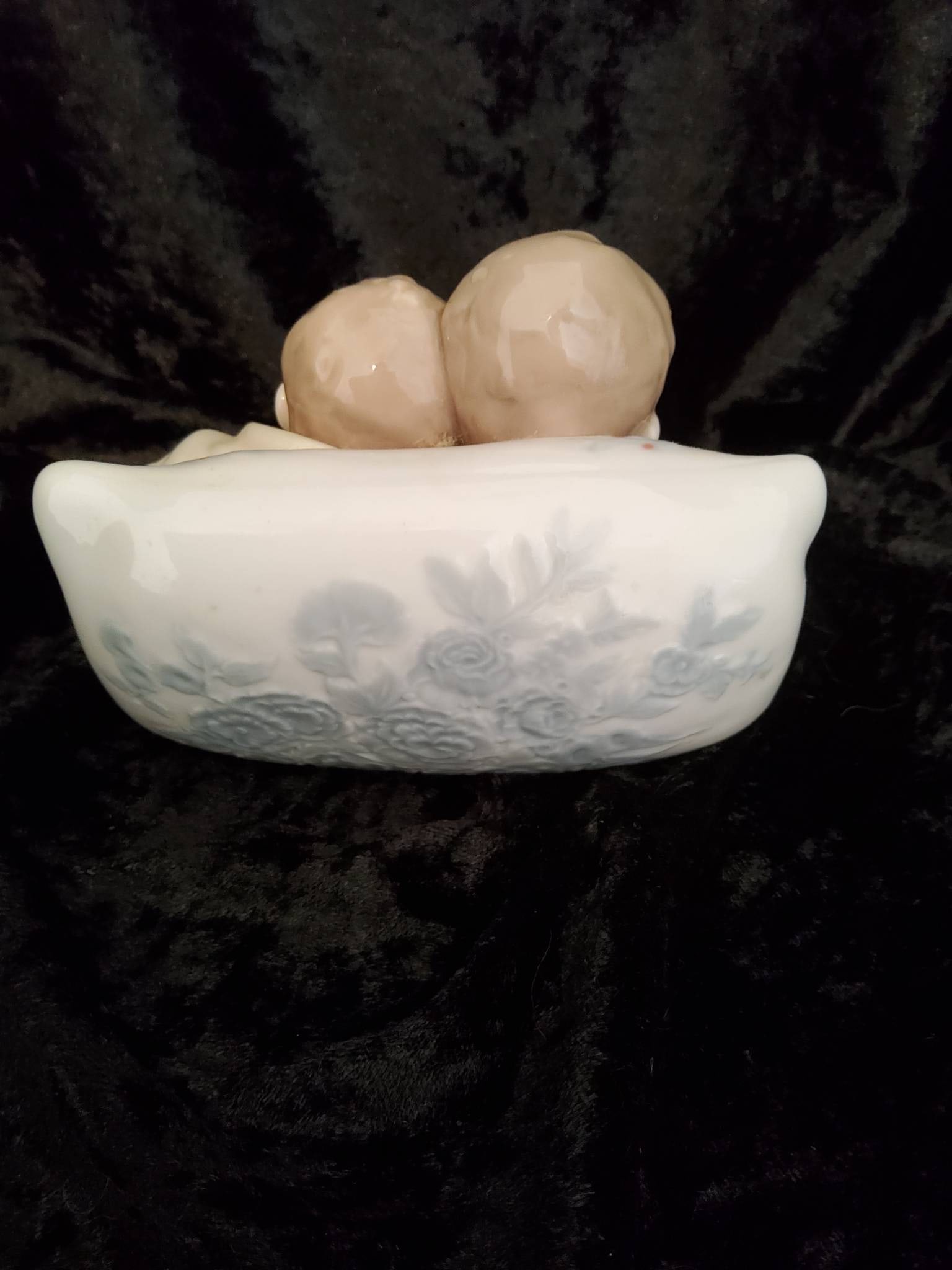 Lladro Porcelain Figurine of Sleeping Babies