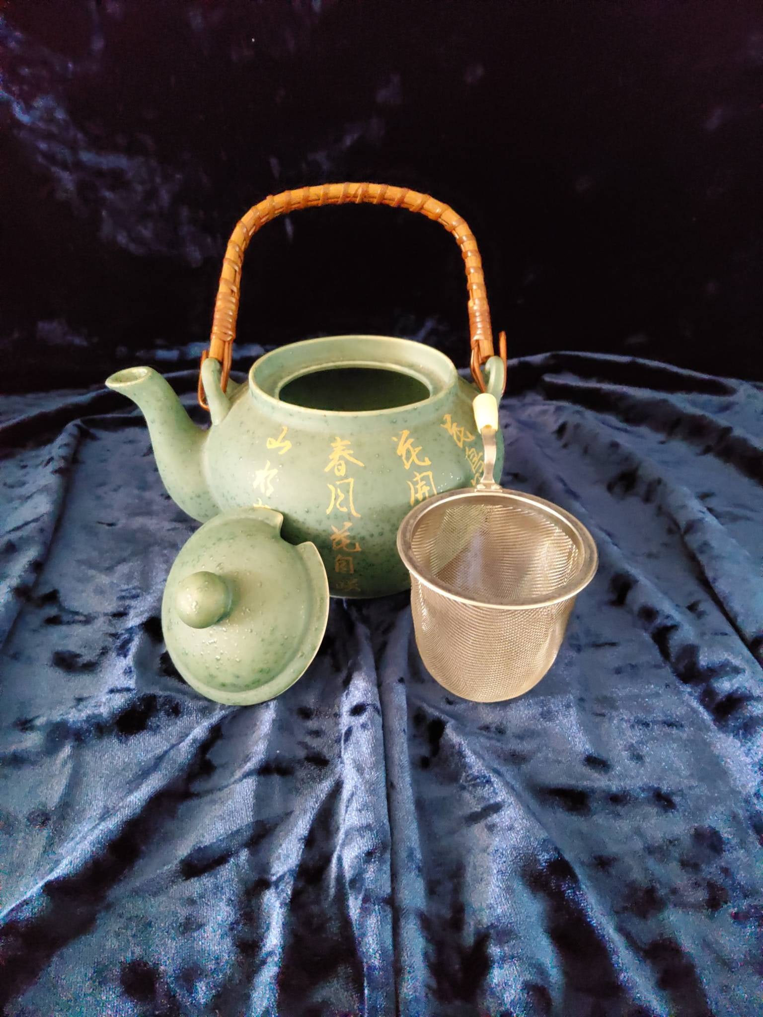 Green Ceramic Teapot With Bamboo Handle and Mesh Infuser
