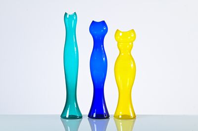 DE MAJO, Tre vasi in vetro. Produzione Murano, Italia 1990 ca. Tre vasi in vetro turchese, blu e 