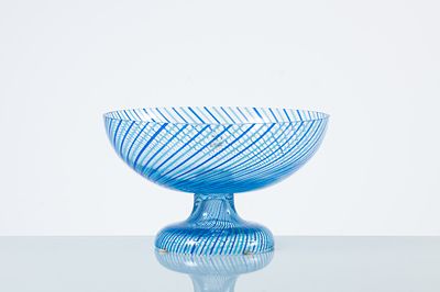 MAESTRI MURANESI, Alzata in vetro. Produzione Murano, Italia 1985 ca. Alzata in vetro soffiato 