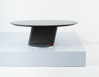 SAPORITI, Tavolo da salotto. Produzione Italia 1970 ca. Tavolo da salotto in legno laccato 