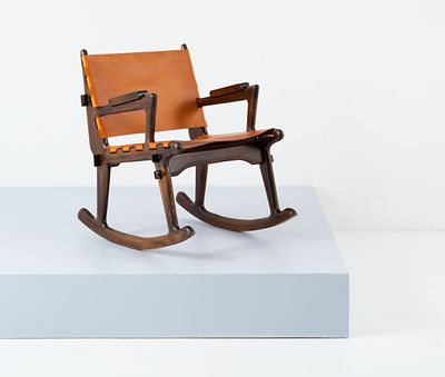 ANGEL PAZMINO, Sedia a dondolo. Produzione Muebles De Estilo, Spagna 1960 ca. Sedia a dondolo in 