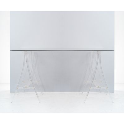 PRODUZIONE FRANCESE, 1970 ca., Tavolo. Tavolo realizzato con cavalletti in Acrylglas trasparente 