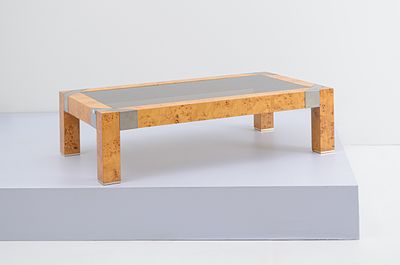 WILLY RIZZO, Tavolo basso. Produzione Mario Sabot, Italia 1970 ca. Tavolo basso in radica di 