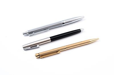 TRE PENNE Penna Sheaffer a sfera in metallo e lacca nera, penna Sheaffer Gold Electroplated a 