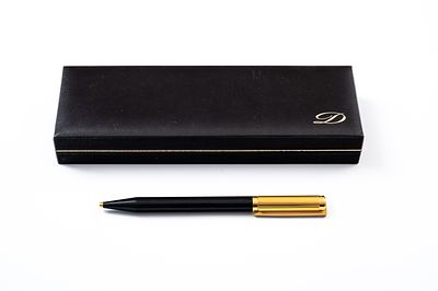 S.T. DUPONT penna a sfera in resina lacca nera, n&deg; 53JFC50 con custodia originale.