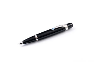 MONTBLANC BOHEME Blue Platinum penna a sfera in resina lacca nera con gemma sintetica color zaffiro.