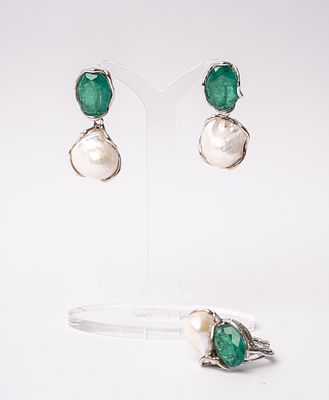 ORECCHINI E ANELLO in argento con perle di acqua dolce e pietre di sintesi (g. 37)