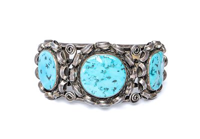 BRACCIALE in argento sterling lavorato e turchesi (g. 117).