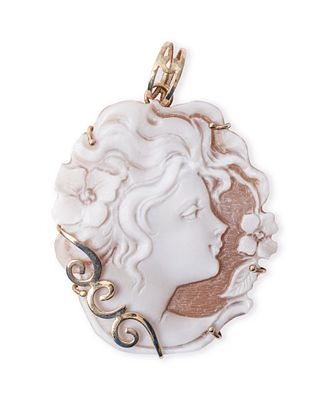 PENDENTE in oro giallo 9 KT e cammeo raffigurante "Profilo femminile" (g. 5,70).
