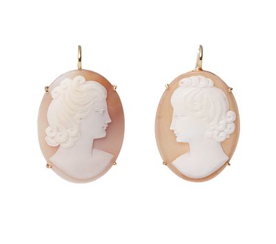 ORECCHINI in oro giallo 18 KT con cammei raffiguranti "Mezzi busti femminili" (g. 9,70).