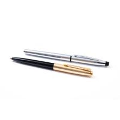 DUE PENNE Penna Parker roller gold a sfera in resina lacca nera, laminata oro e penna Cross a 