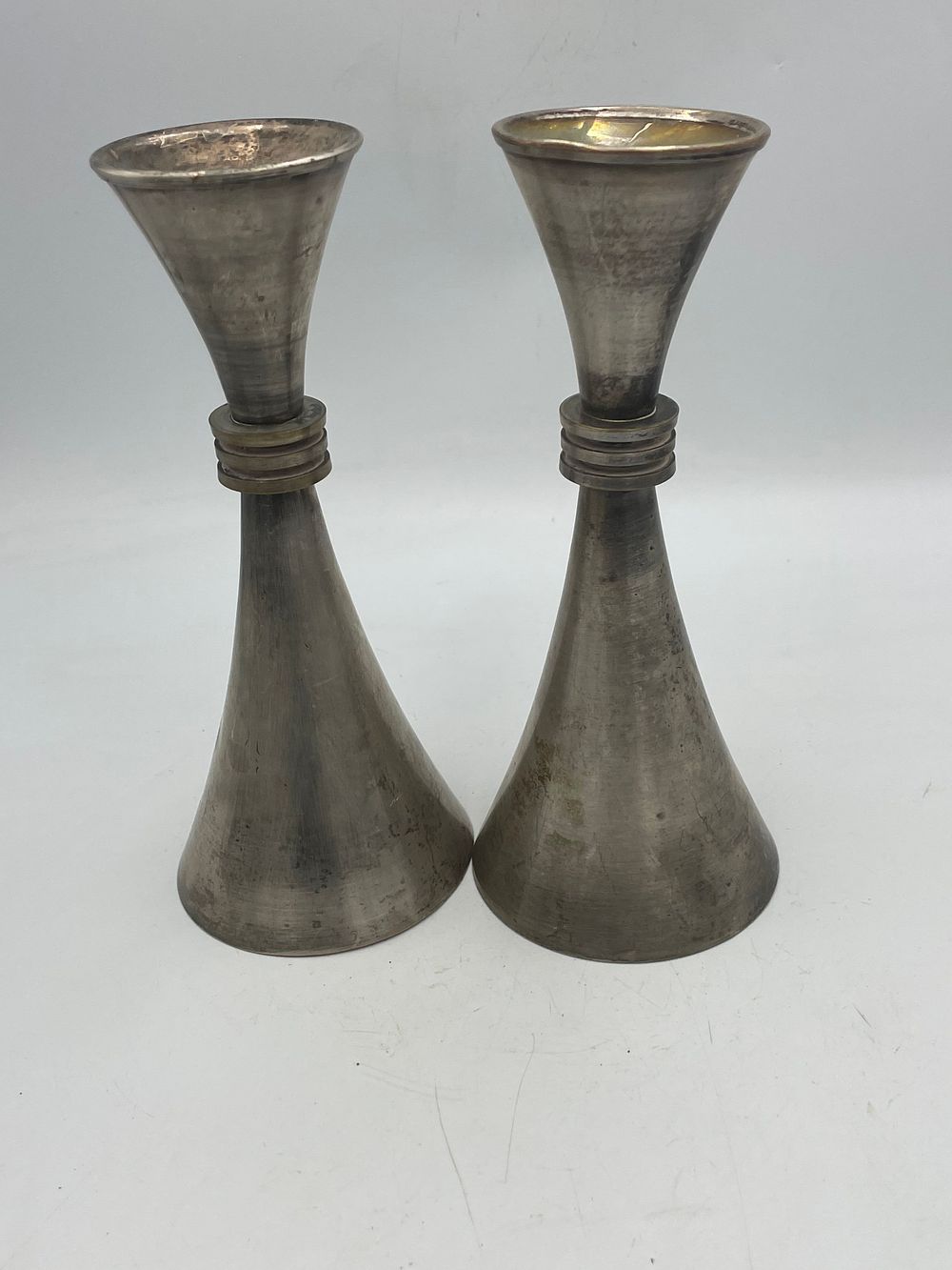 YEHIEL HADANY
זוג פמוטים מוכספים תוצרת יחיאל הדני שנות 30\40
בסגנון ארט דקו\באוהאוס
מצב טוב 