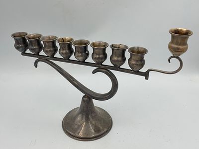 חנוכיית כסף 925 "הצורפים", דגם "סימן שאלה", חתומה, גובה 24, רוחב 29 ס"מ, משקל 208 גרם