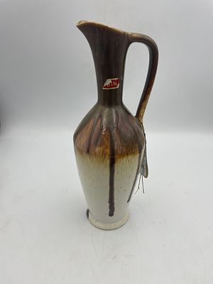 בקבוק יין צרלס רובין - בקבוק קרמיקה תוצרת לפיד שנות החמישים . הבקבוק מלא ביין כשר לפסח חתום 