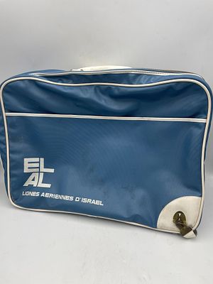 מזוודה אל על בצבע כחול . מידות: בתמונות מצב שמור וטוב, . מזוודה אל על בצבע כחול . מידות: בתמונות 