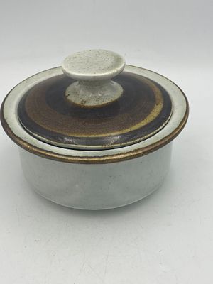 קערת סוכר עם מכסה תוצרת לפיד קרמיקה . קערת סוכר עם מכסה תוצרת לפיד קרמיקה