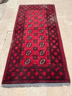 שטיח קילים אפגני מעוטר בעיצוב קלאסי מהמם של גווני בורדו, אדום, שחור 95 סמ רוחב אורך 205סמ