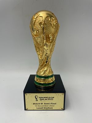נדיר גביע העולם (גביע פיפ"א)FIFA בכדורגל מונדיאל קטאר 2022 מקורי במשחק חצי הגמר שהתקיים ב-13 