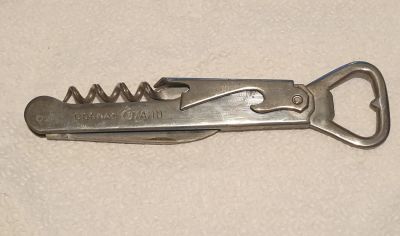 פותחן יין ובירה קוניאק אוטרד צרפת דיפוז עשוי פלדה, שנות השבעים
Cognac Otard , Depose. מצב מצויין