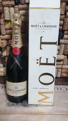 מואה & שנדון שמפניה נון וינטג' במצב טוב מאוד , ללא אחריותי