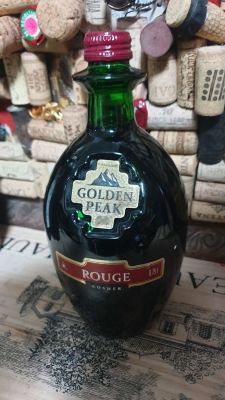 גולדן פיק, יין אדום לקידוש כשר מגרמניה, נשמר במרתף ממזוג, ללא אחריות ( רוב הסיכויים, שתקין)